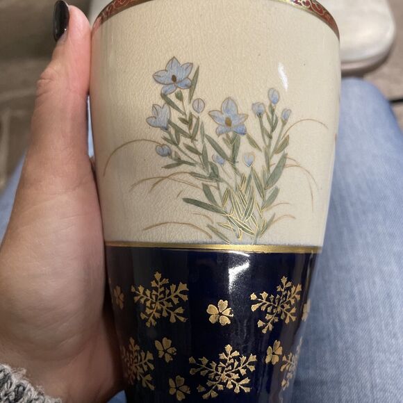 Pair of Vintage Satsuma Pottery Vases 7.5” Floral Blue Gold Signed - Picture 5 of 11